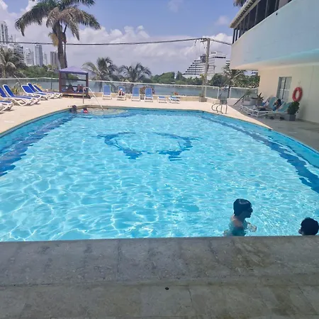 And Comfortable With Ocean Views Apartamento